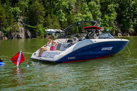 Катер Yamaha 252XE